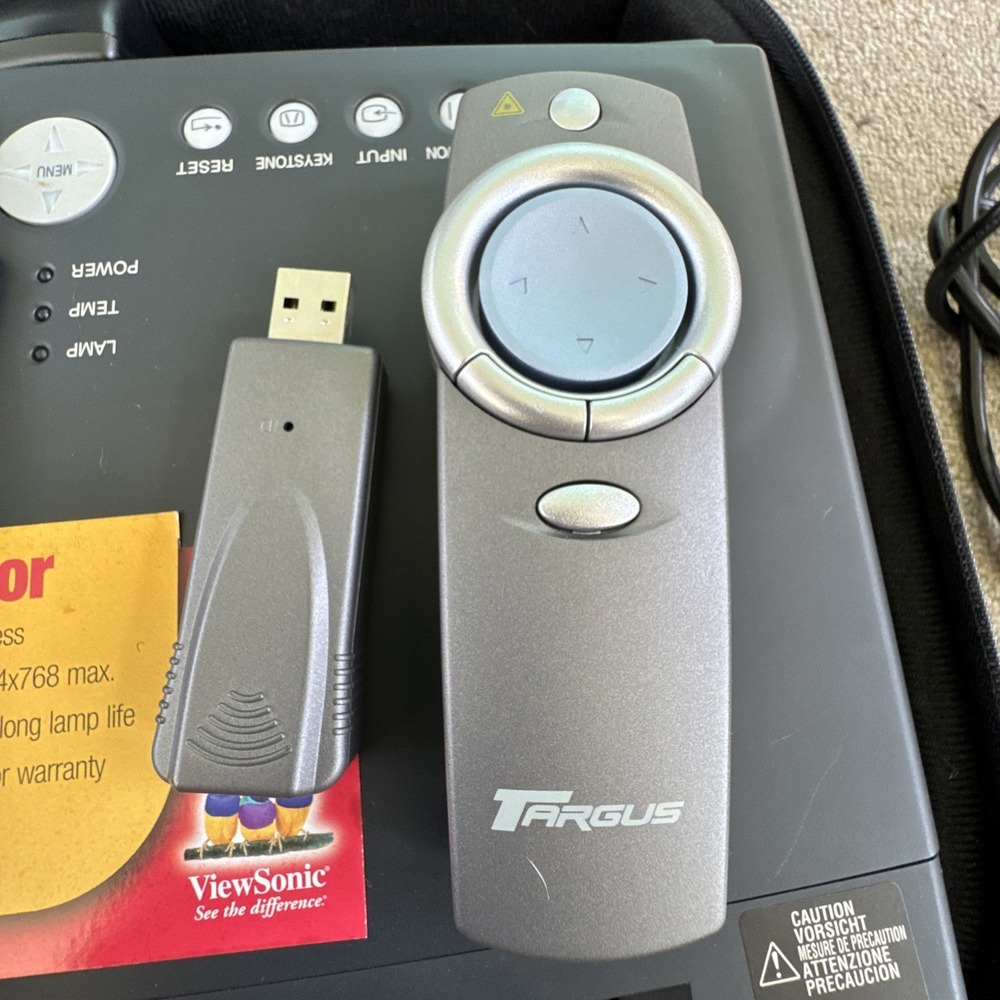 ViewSonic PJ501 3 Panel LCD Digital Multimedia Projector VPROJ25048-1W With Case - Picture 11 of 16